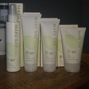 Mary Kay Botanical Effects Skincare 4 Piece Set